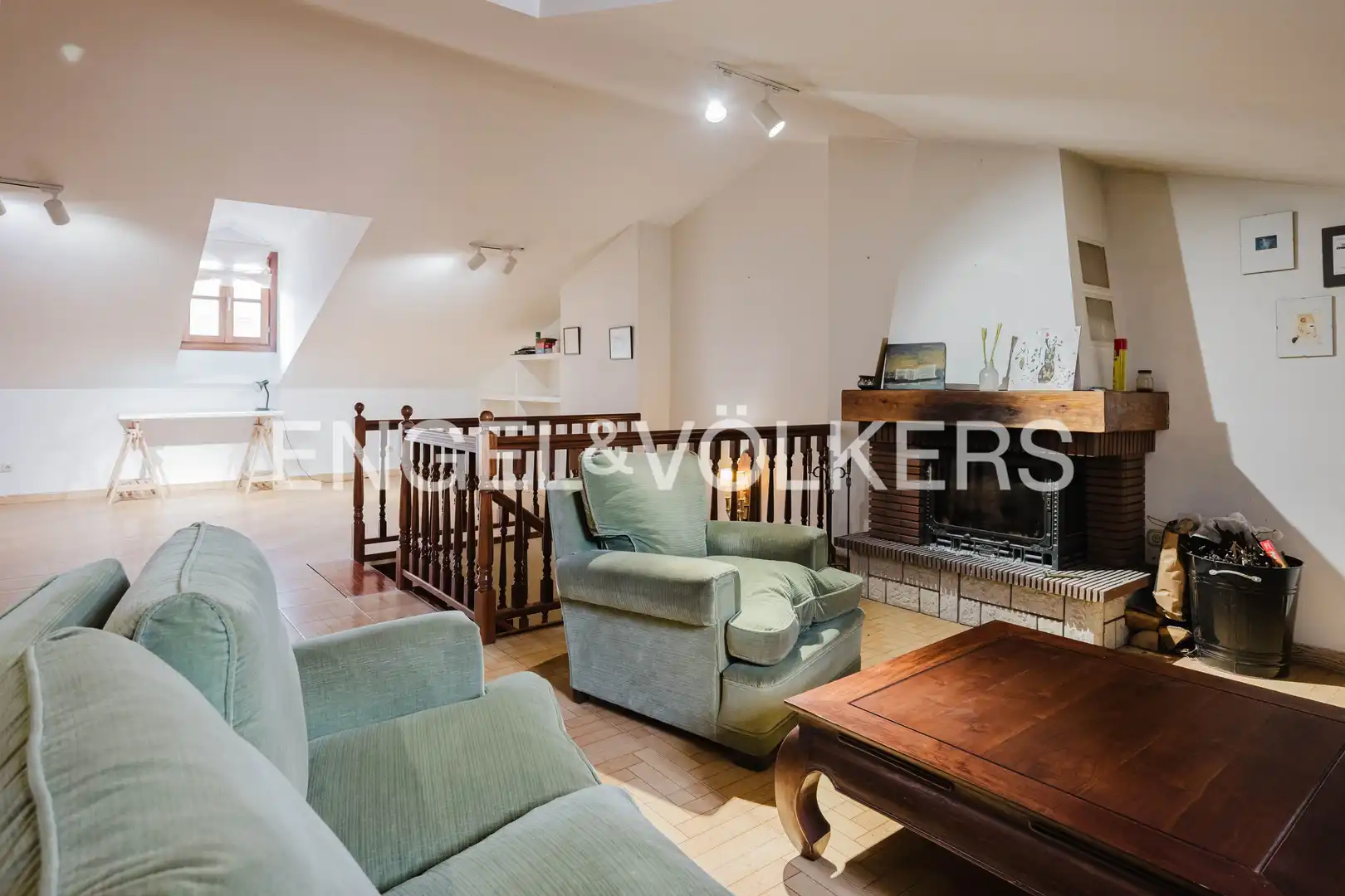 Sala d'estar de Casa adosada en venda en Donostia - San Sebastián  amb Calefacció, Jardí privat i Balcó