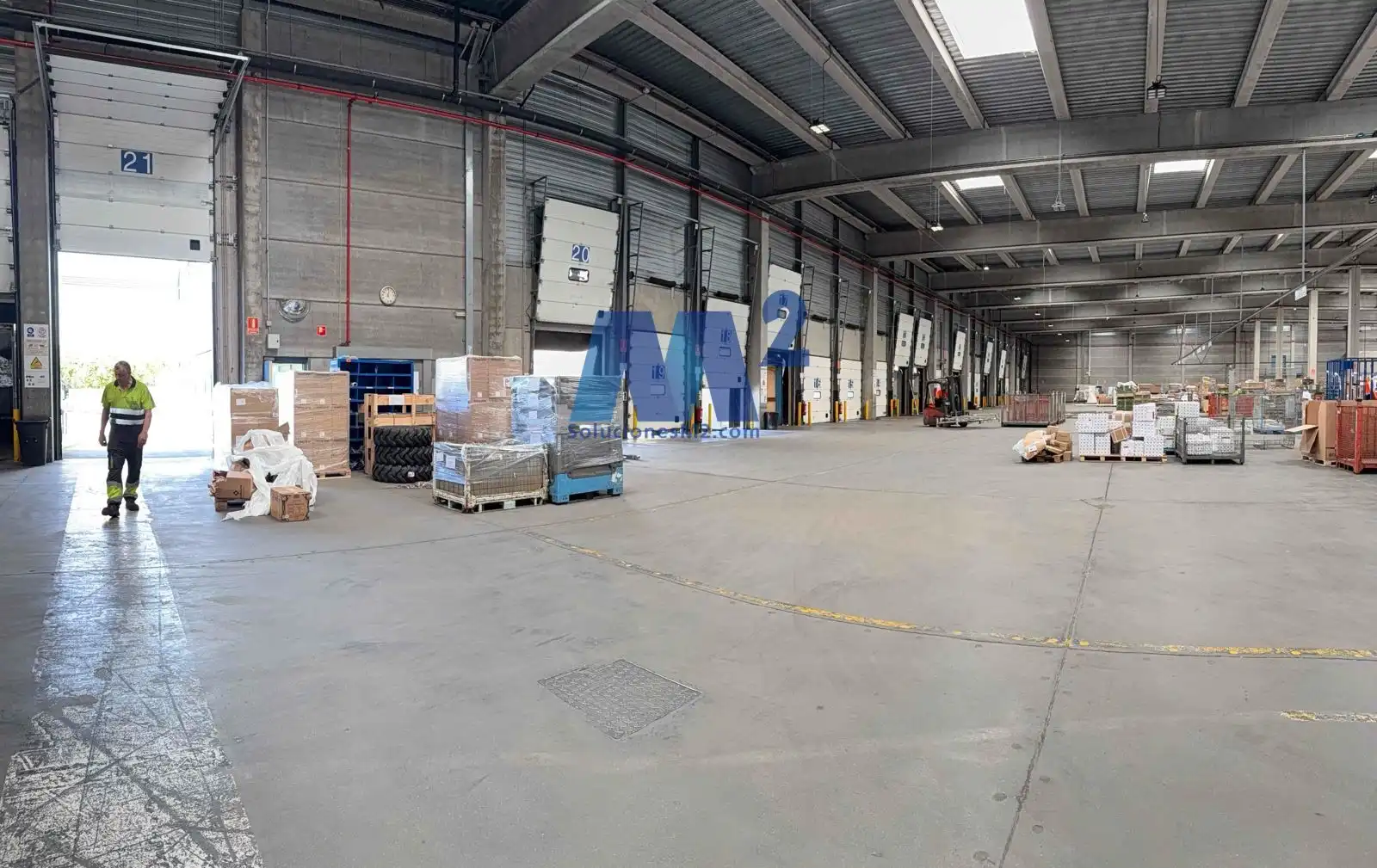 Nave industrial en alquiler en C. Francisco Rabal, imagen 2