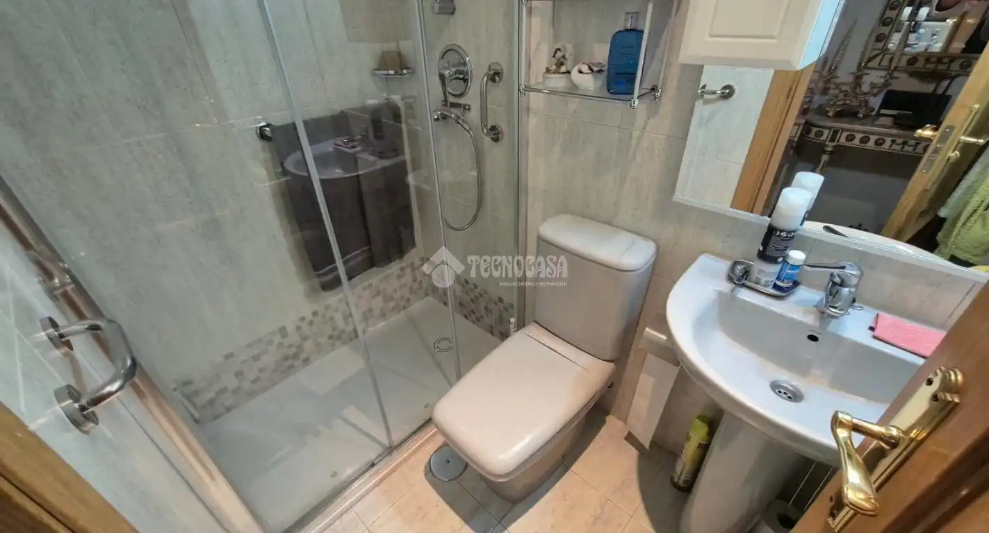 Baño de Piso en venta en Madrid con Aire acondicionado, Calefacción y Parquet