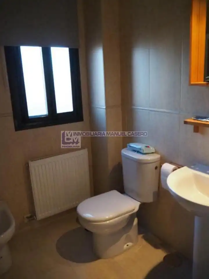 Baño de Piso de alquiler en Cáceres con Aire acondicionado, Calefacción y Terraza