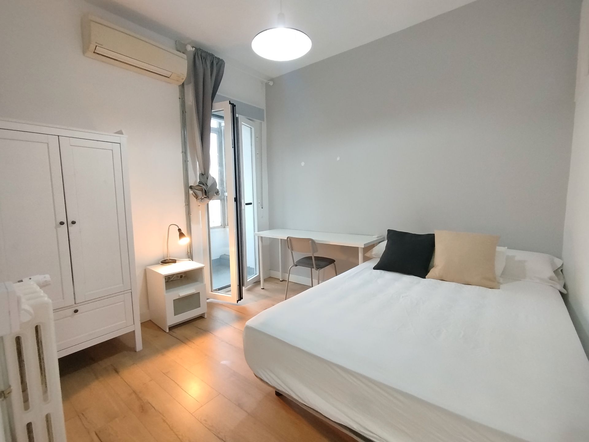 Habitación de Piso para compartir en  Madrid Capital con Aire acondicionado, Calefacción y Amueblado