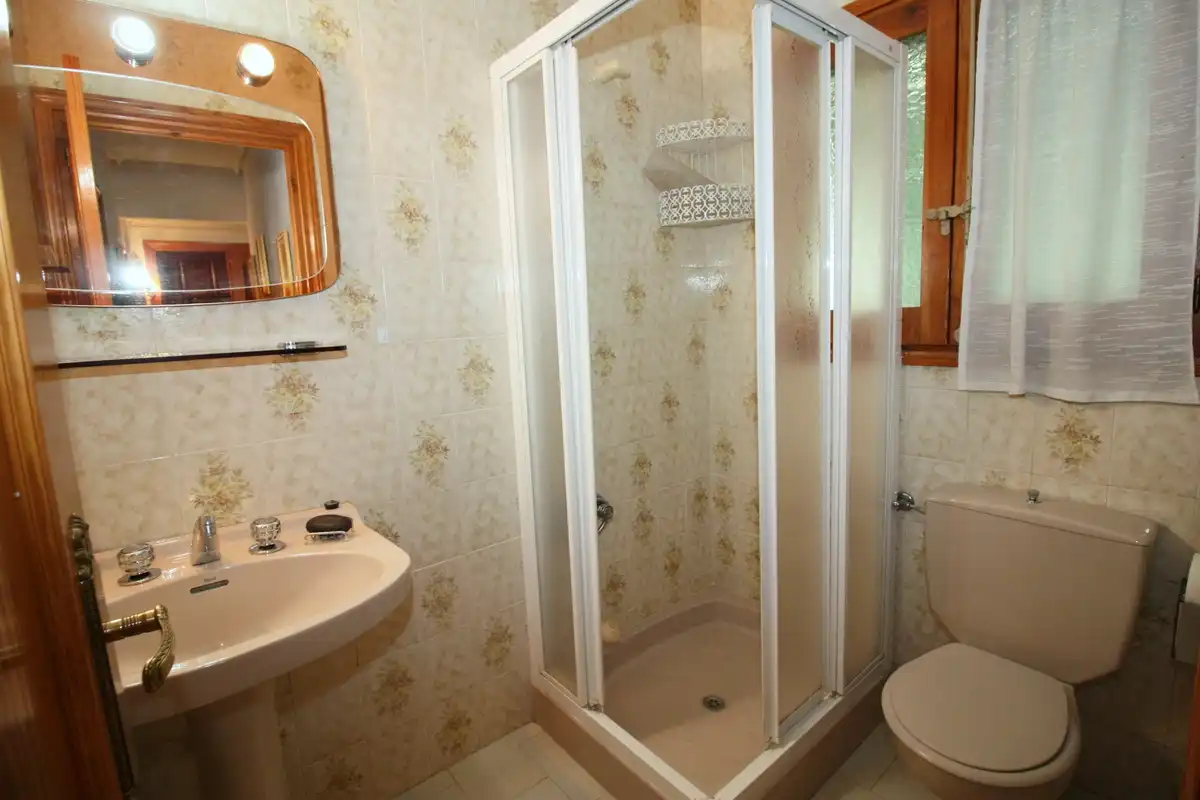 Baño de Piso en venta en Arenas de San Pedro con Calefacción, Terraza y Amueblado