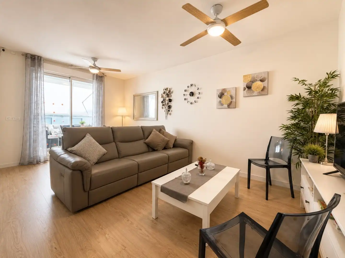Wohnung mit Pool zum Verkauf in Avenida Miguel de Cervantes 59