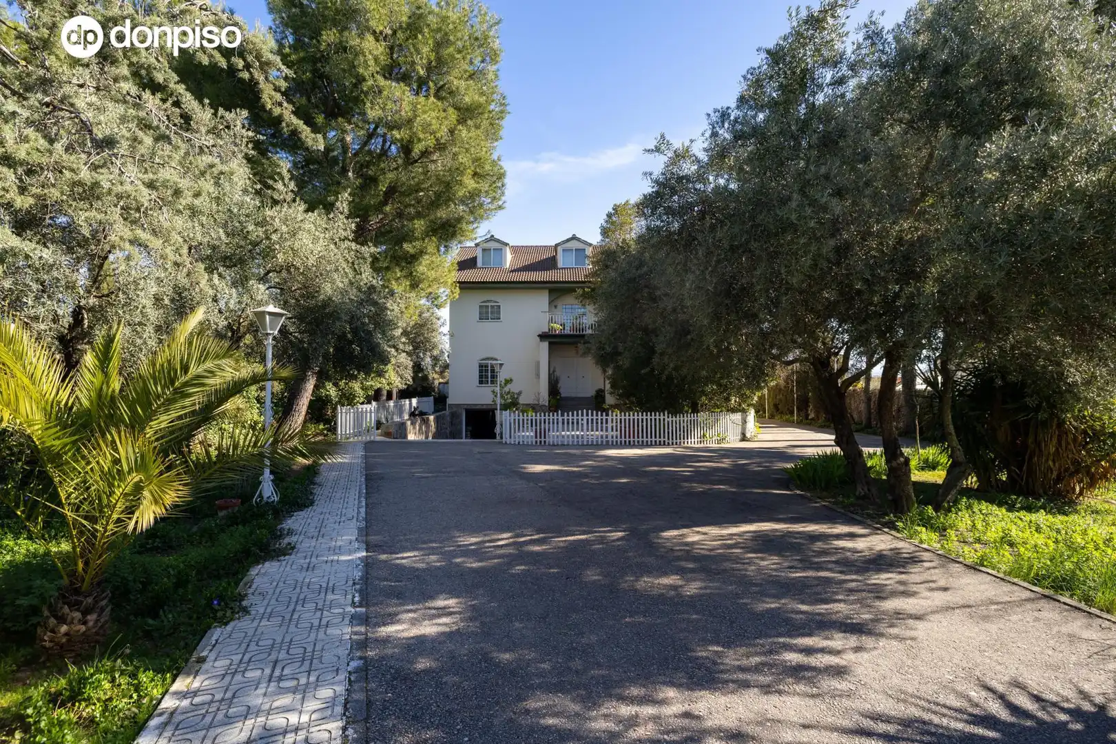 Vista exterior de Casa o chalet en venta en Atarfe con Calefacción, Jardín privado y Terraza