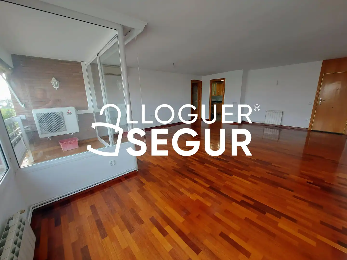 Flat for rent in de Sabino Arana , La Maternitat i Sant Ramon