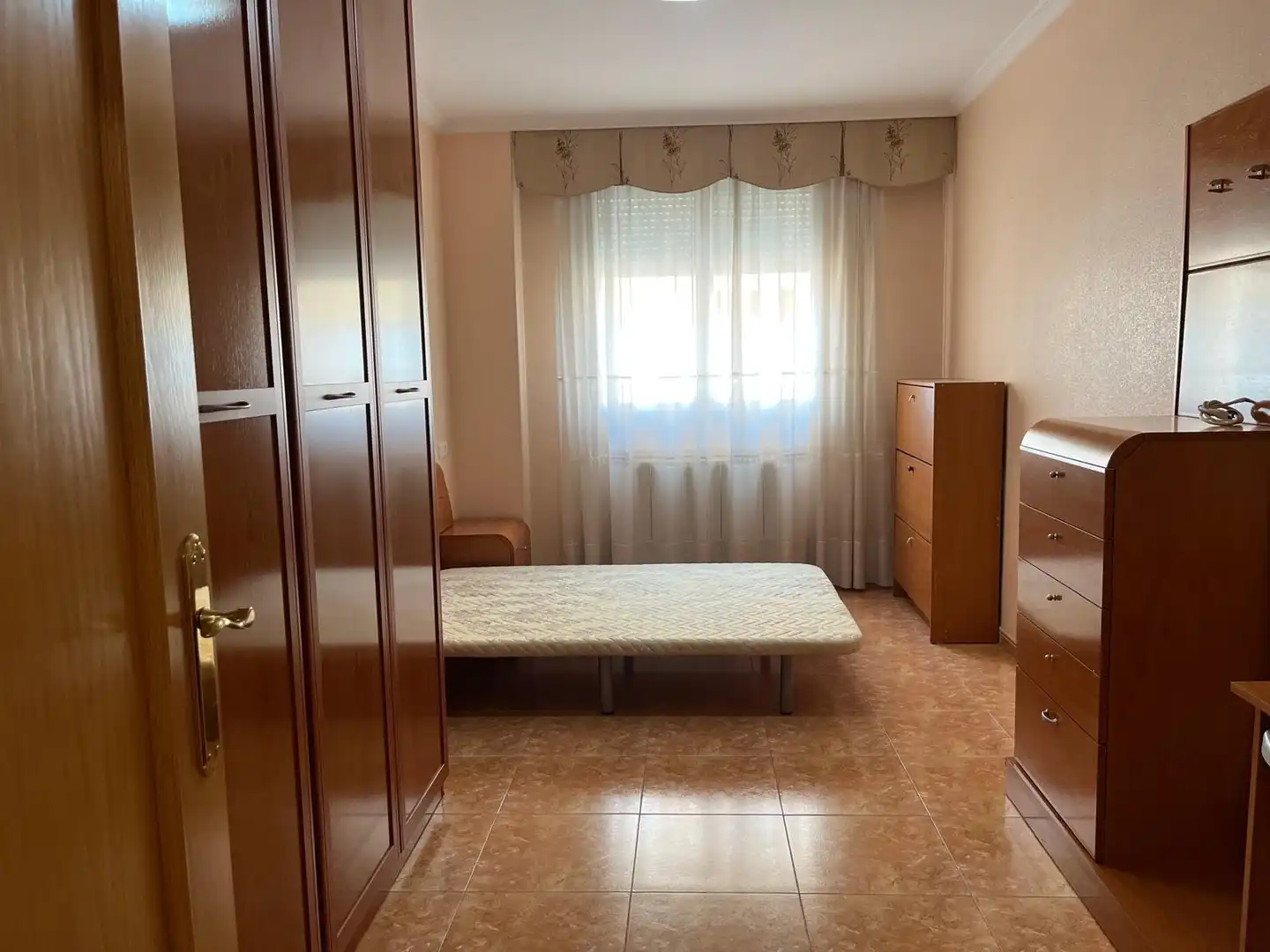 Habitación de Piso en venta en Almansa con Calefacción, Trastero y Amueblado