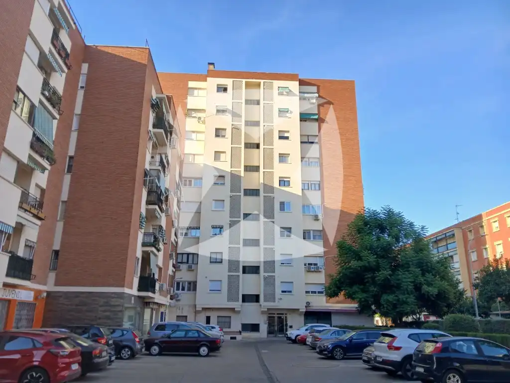 Pis en venda a Avenida Santa Marina, Santa Marina