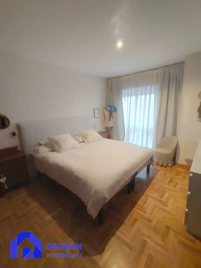 Schlafzimmer von Einfamilien-Reihenhaus zur Miete in Llanera mit Heizung, Privatgarten und Parkett