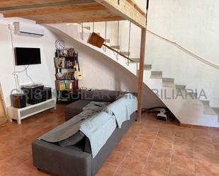 Sala d'estar de Casa o xalet en venda en Chulilla amb Aire condicionat, Moblat i Alarma