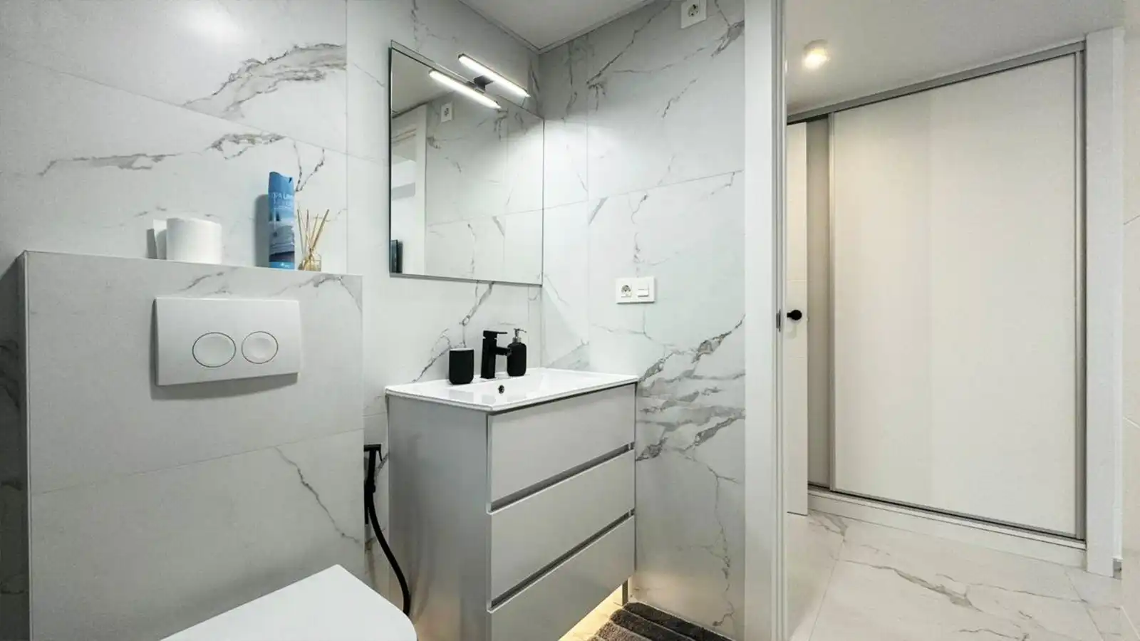 Baño de Apartamento en venta en Elche / Elx con Aire acondicionado, Terraza y Amueblado