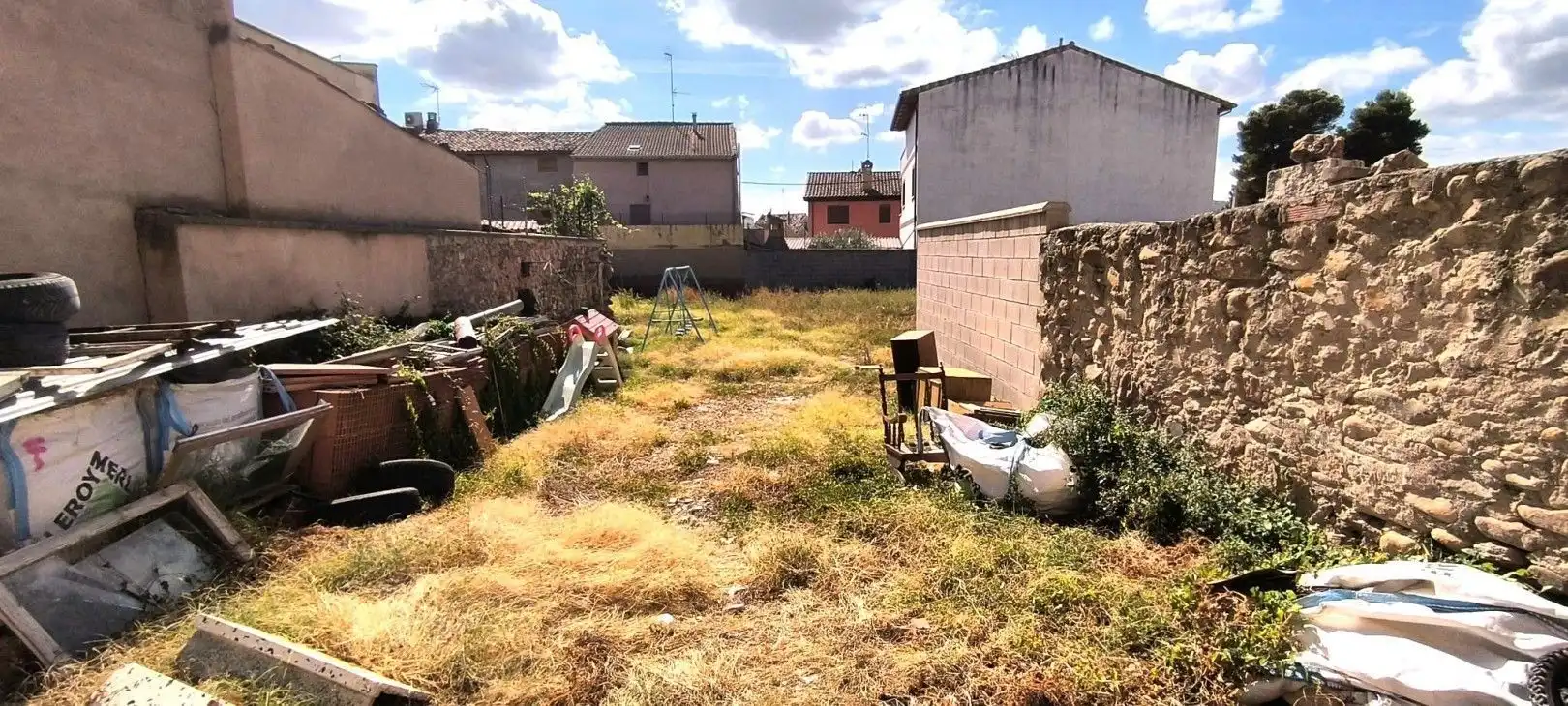 Houses for sale in Corera  with Storage room