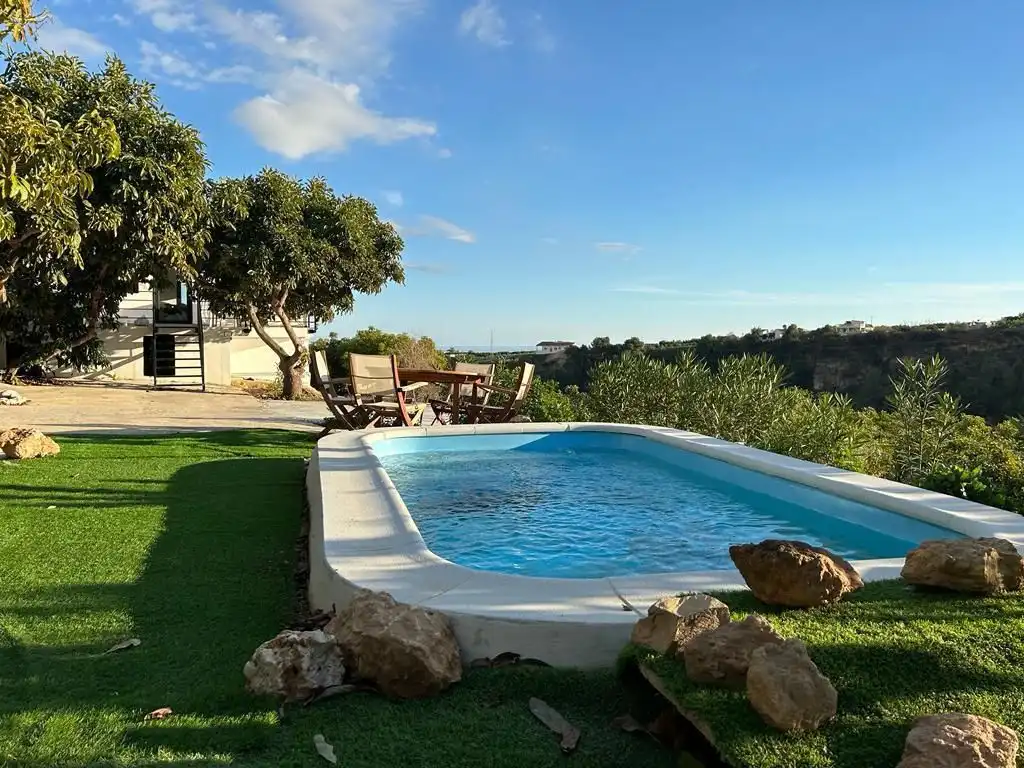 Piscina de Casa o chalet de alquiler en Nerja con Aire acondicionado, Calefacción y Jardín privado