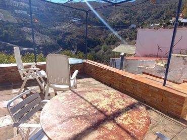 Casa rústica amb balcó en venda a Cútar
