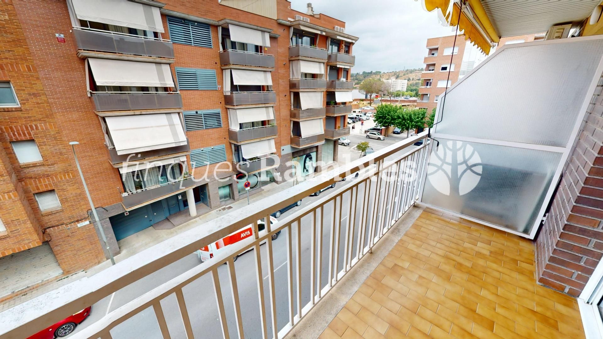 Vista exterior de Pis en venda en Igualada amb Terrassa i Traster