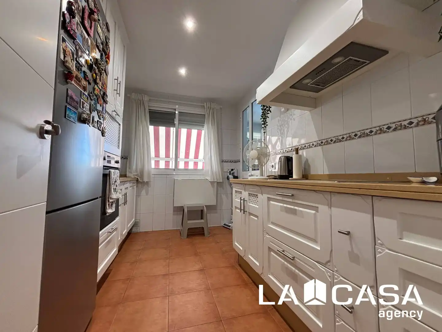 Cocina de Piso en venta en Dos Hermanas con Terraza y Piscina