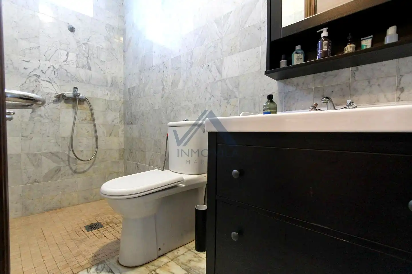 Bany de Casa o xalet en venda en Montornès del Vallès amb Jardí privat, Terrassa i Piscina