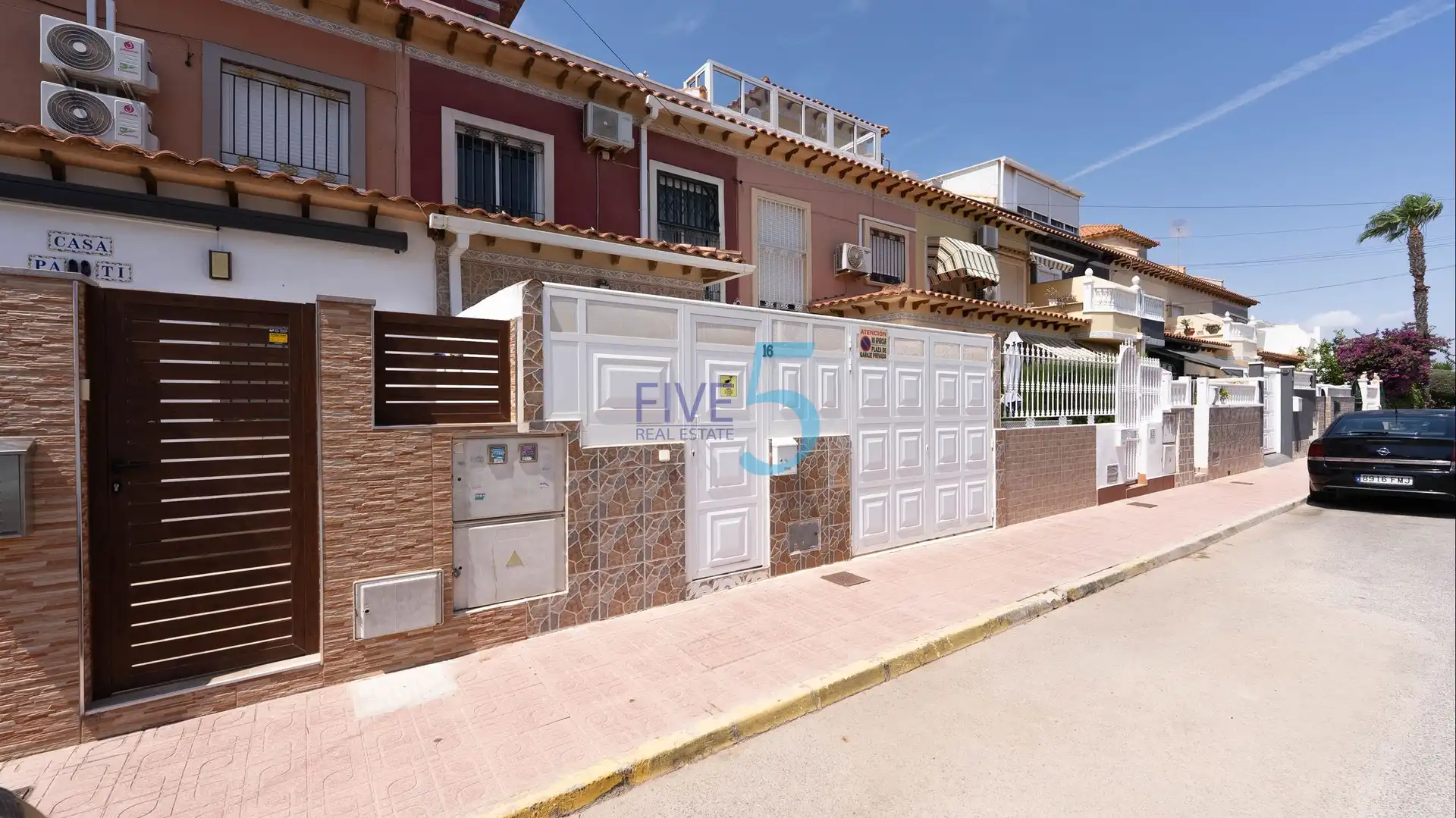 Vista exterior de Casa adosada en venta en Torrevieja con Aire acondicionado, Terraza y Piscina