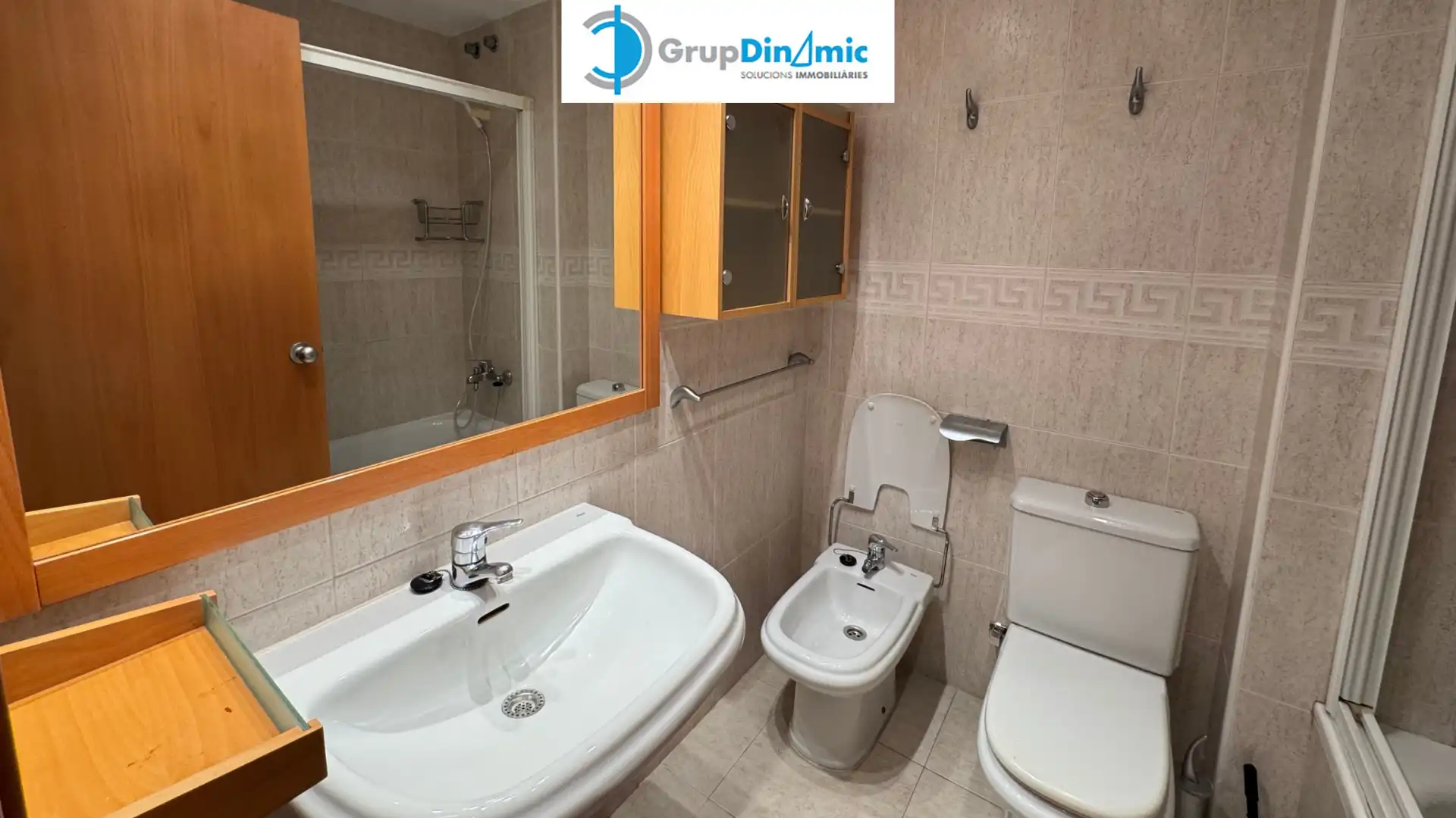 Badezimmer von Wohnung zum Verkauf in Palamós mit Klimaanlage, Heizung und Möbliert
