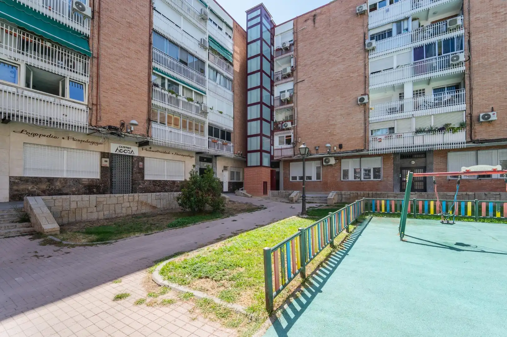 Vista exterior de Pis en venda en Madrid amb Aire condicionat, Calefacció i Jardí privat
