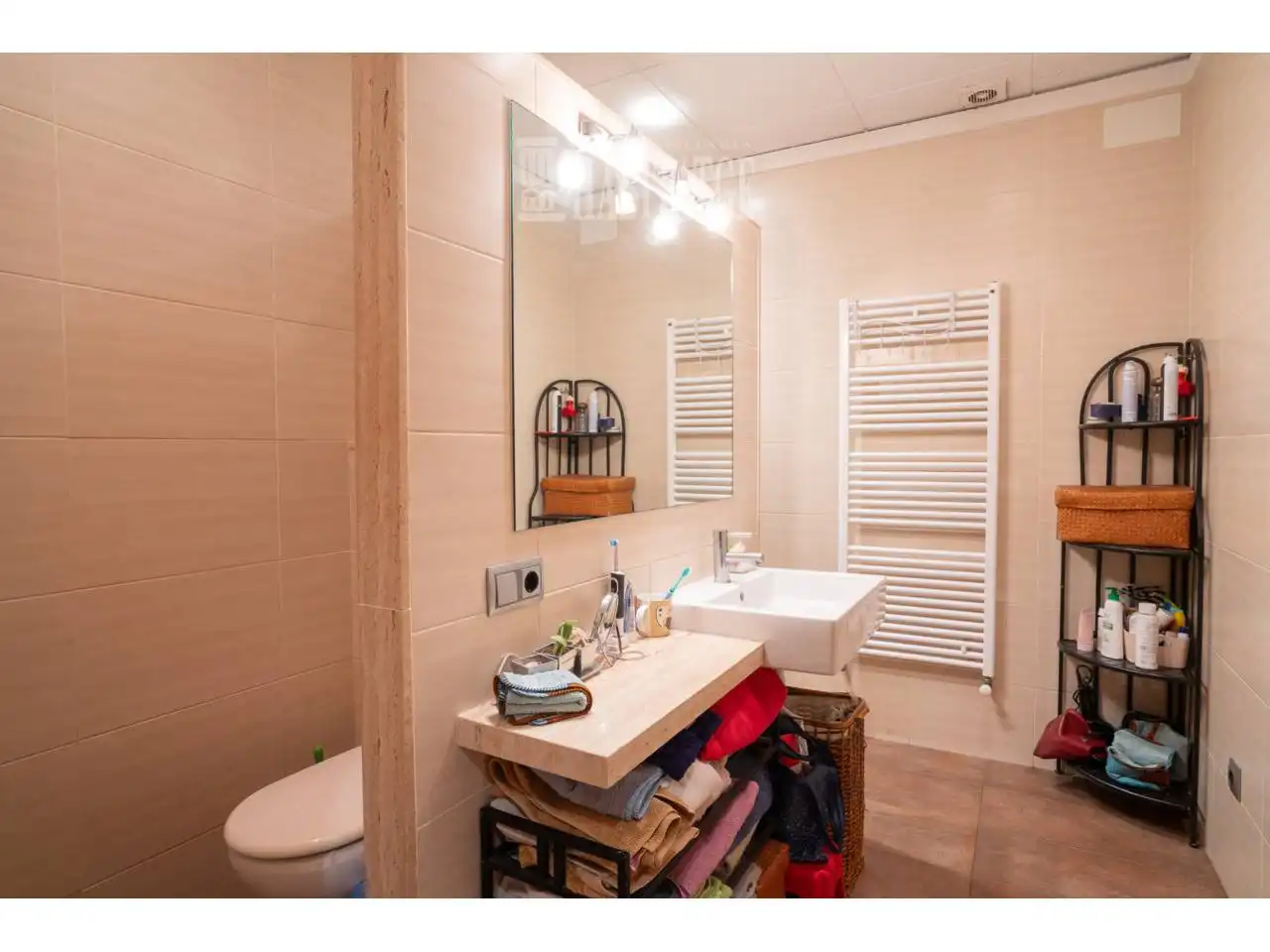 Baño de Dúplex en venta en Vic con Calefacción, Terraza y Alarma