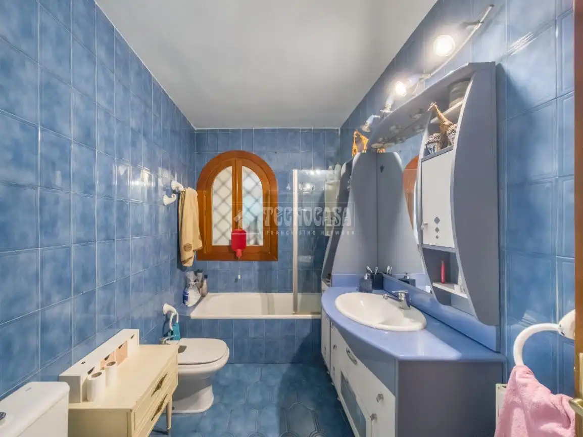 Baño de Casa o chalet en venta en Nuevo Baztán con Aire acondicionado, Calefacción y Piscina
