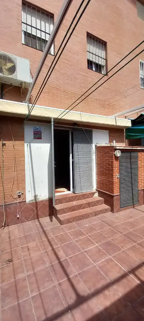 Außenansicht von Maisonette zum Verkauf in Sevilla mit Klimaanlage