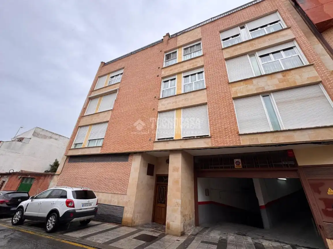 Vista exterior de Piso en venta en Puertollano con Calefacción