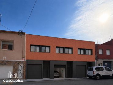 Adossat amb jardí en venda a EDUARDO MARQUINA