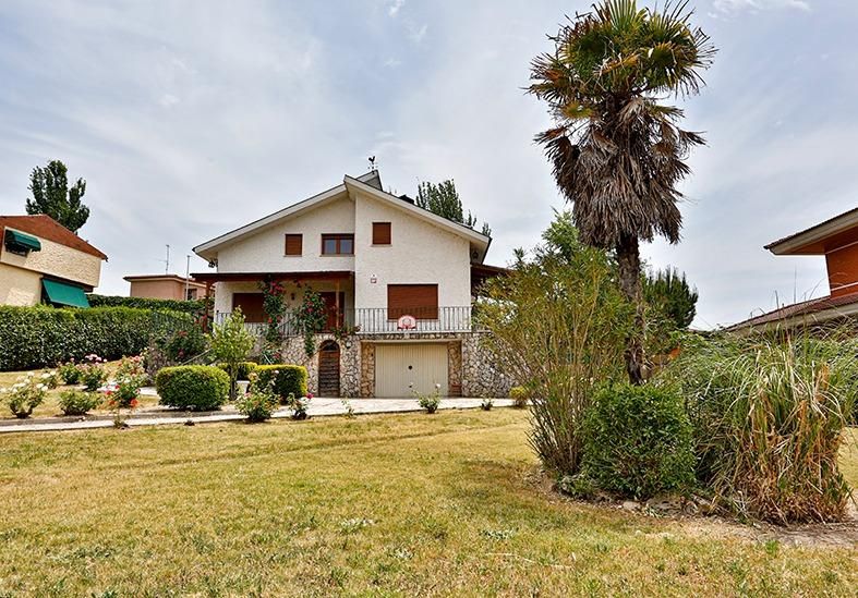 Exterior view of House or chalet for sale in Laguna de Duero  with Heating, Private garden and Terrace