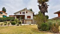 Vista exterior de Casa o xalet en venda en Laguna de Duero amb Calefacció, Jardí privat i Terrassa