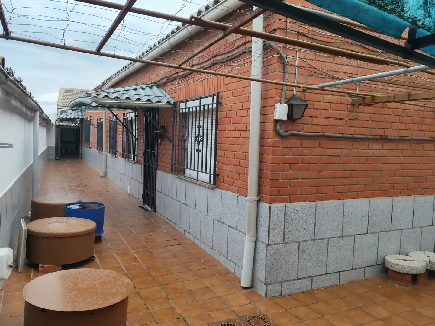 Vista exterior de Casa o xalet en venda en Polán amb Calefacció, Jardí privat i Moblat