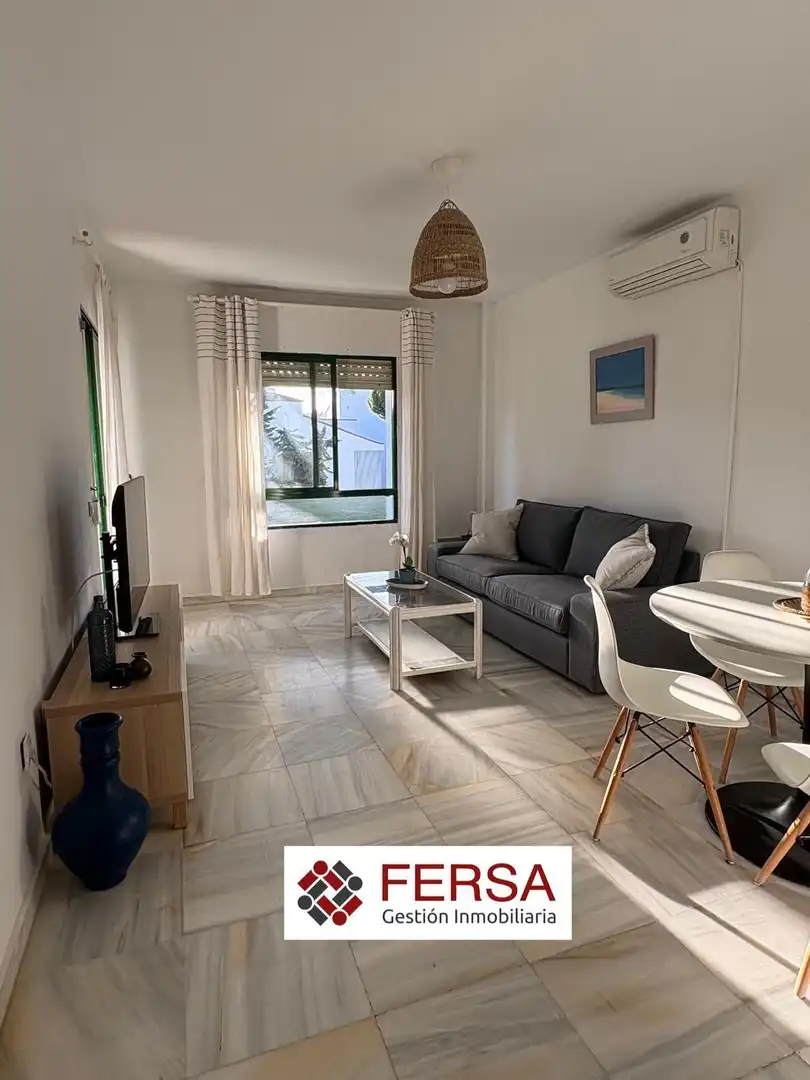 Living room of Flat for rent in El Puerto de Santa María  with Air Conditioner, Private garden and Furnished