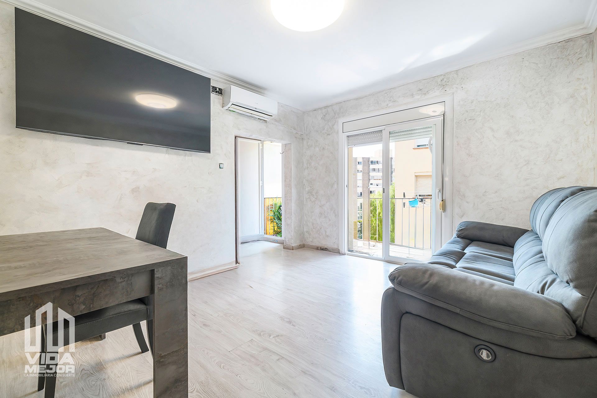 Living room of Flat for sale in Viladecans  with Air Conditioner and Balcony