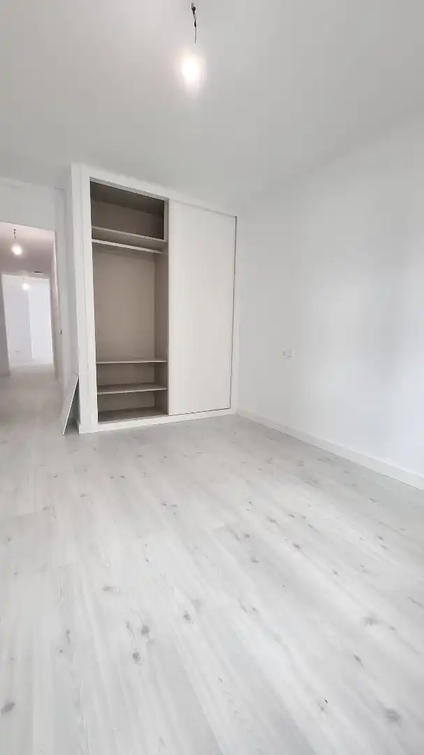 Habitación de Piso en venta en Ribeira con Calefacción, Parquet y Trastero