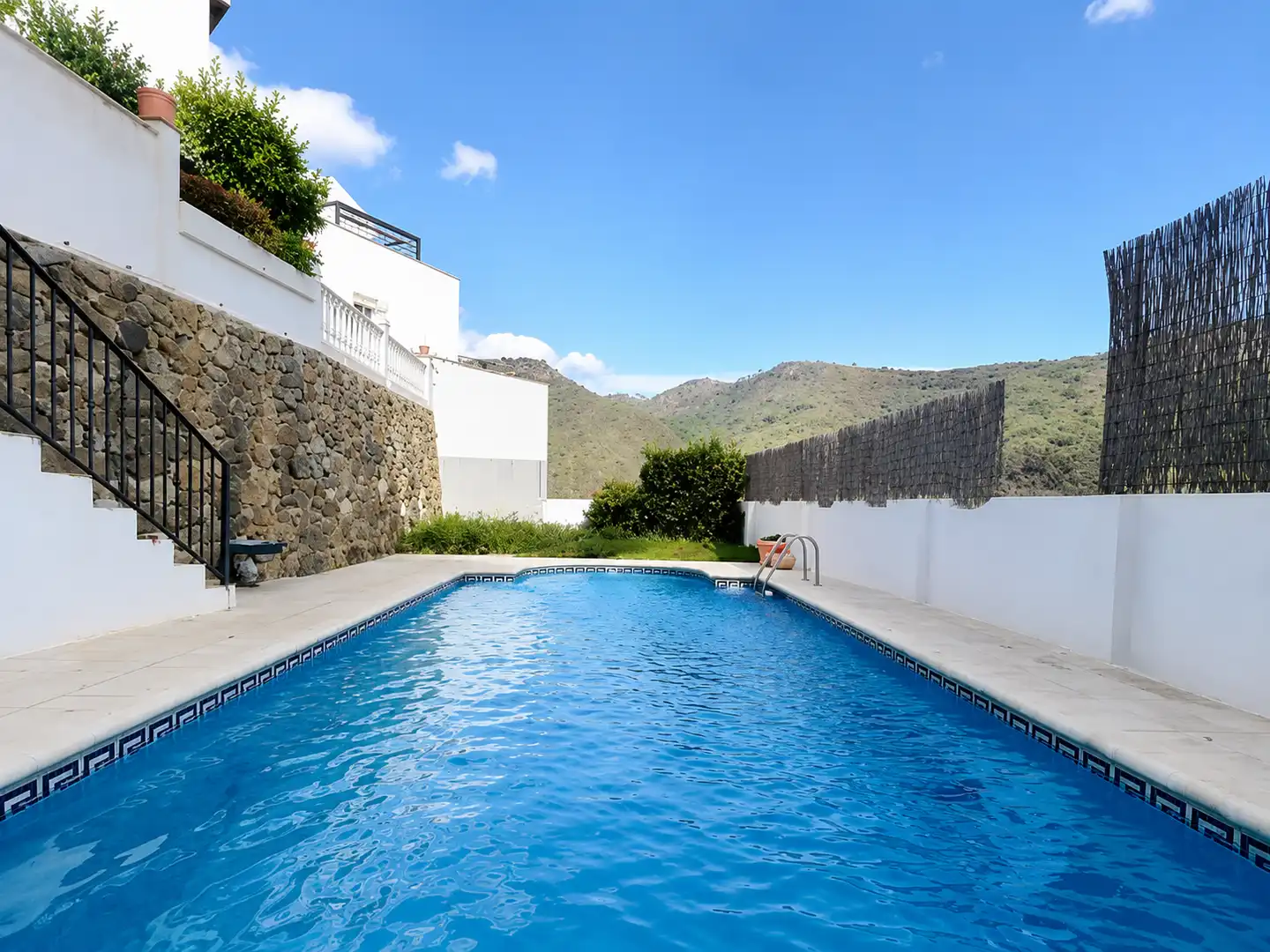 Casa amb piscina en venda a Benahavís pueblo
