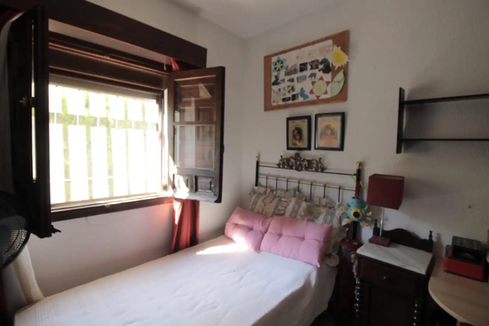 Habitación de Casa o chalet en venta en El Castillo de las Guardas con Jardín privado, Trastero y Piscina