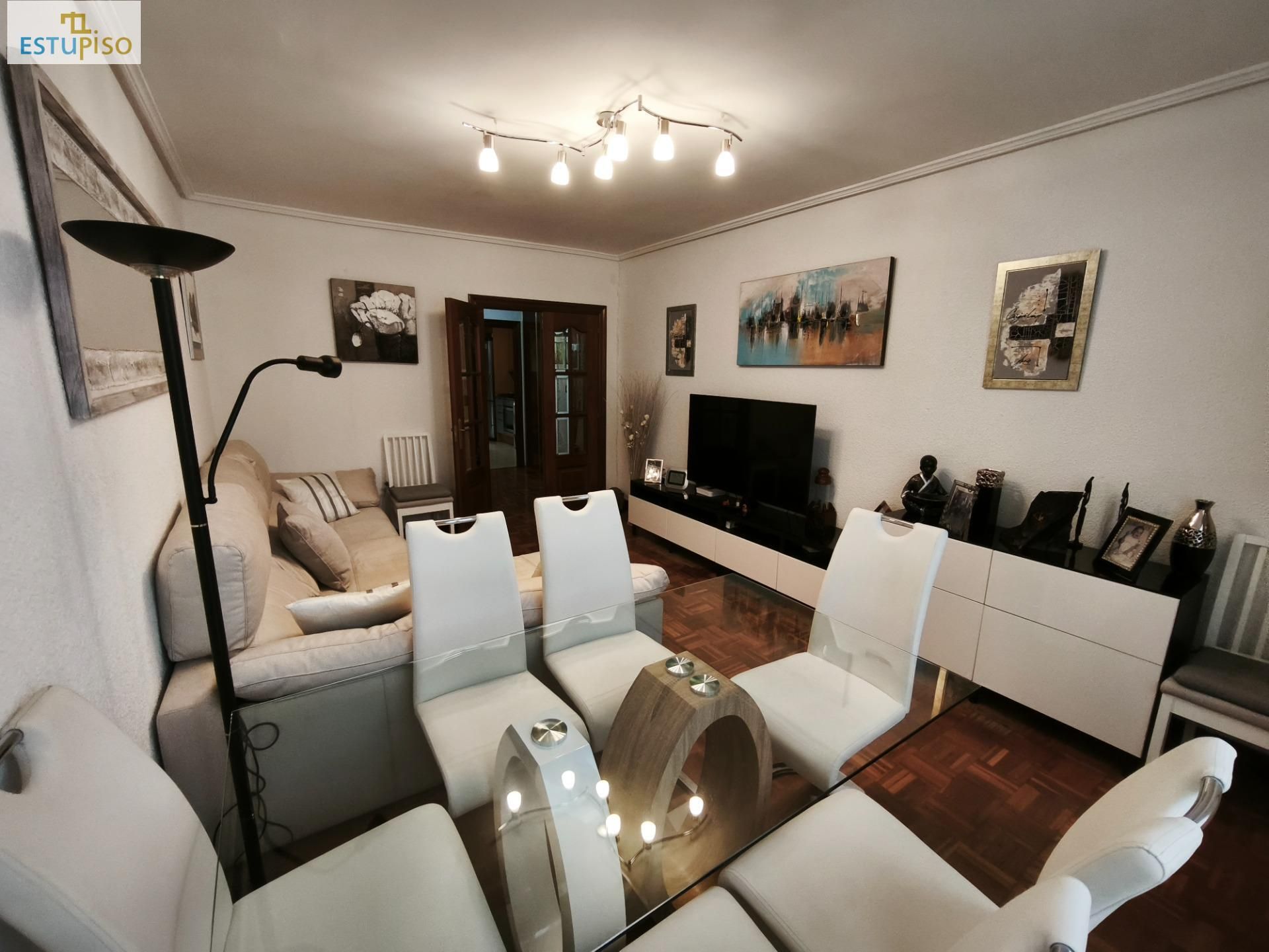 Sala de estar de Piso en venta en Vitoria - Gasteiz con Calefacción, Parquet y Terraza