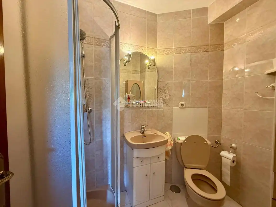 Baño de Piso en venta en Madrid con Calefacción, Parquet y Terraza