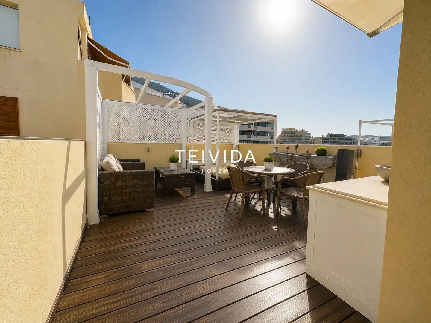 Terrasse von Dachboden zur Miete in Arona mit Terrasse, Schwimmbad und Möbliert