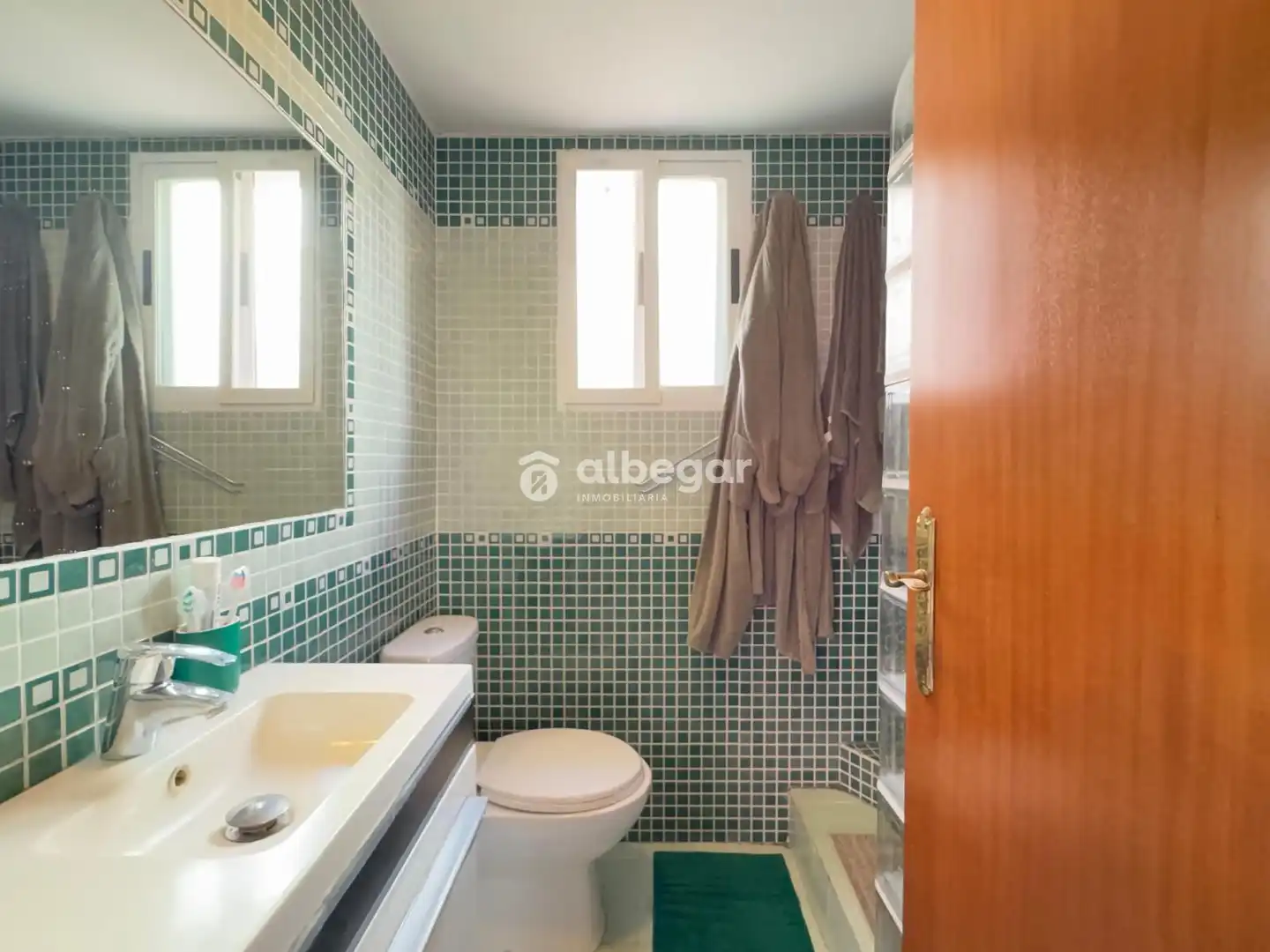 Bathroom of Flat for rent in Paterna  with Air Conditioner, Terrace and Furnished