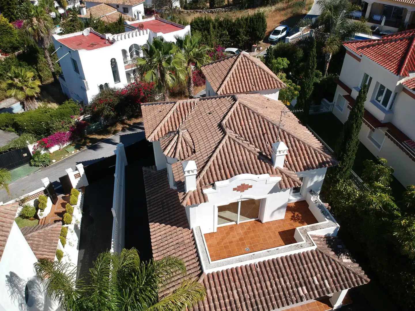 Vista exterior de Casa o xalet en venda en Marbella amb Aire condicionat, Calefacció i Jardí privat