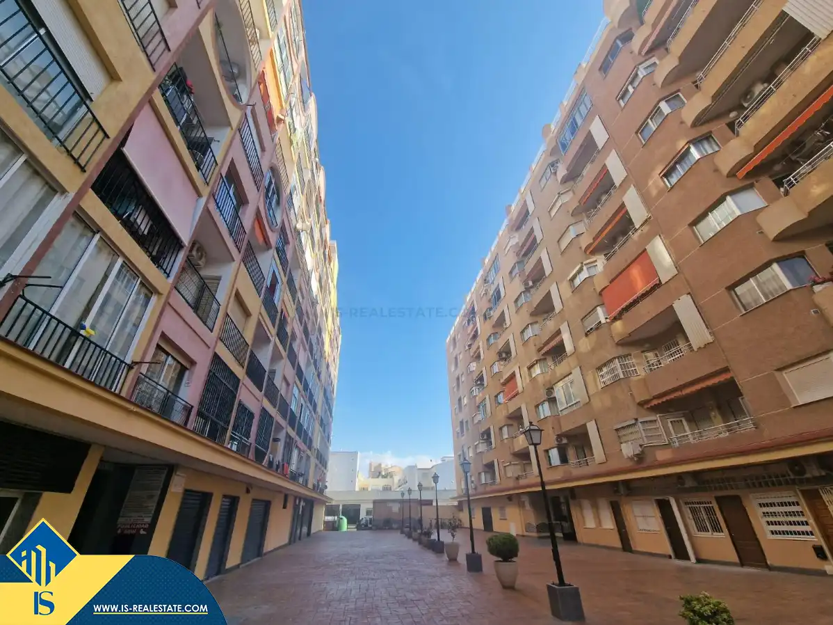 Vista exterior de Estudio en venta en Torrevieja con Aire acondicionado, Calefacción y Terraza