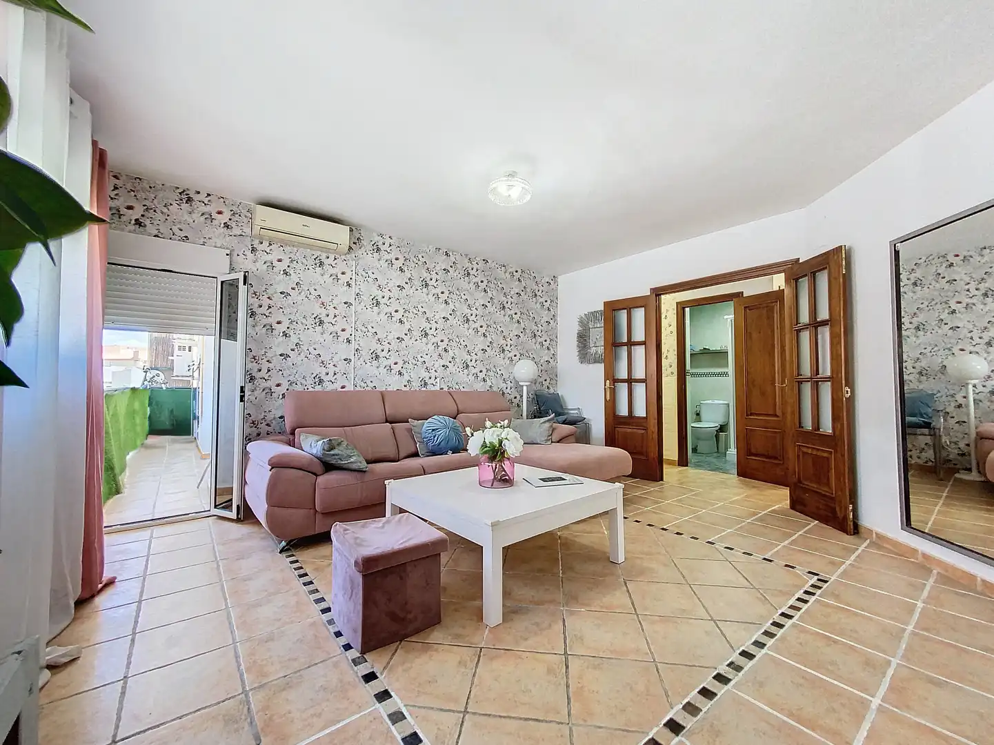 Living room of Apartments for sale in Estepona  with Air Conditioner, Terrace and Furnished