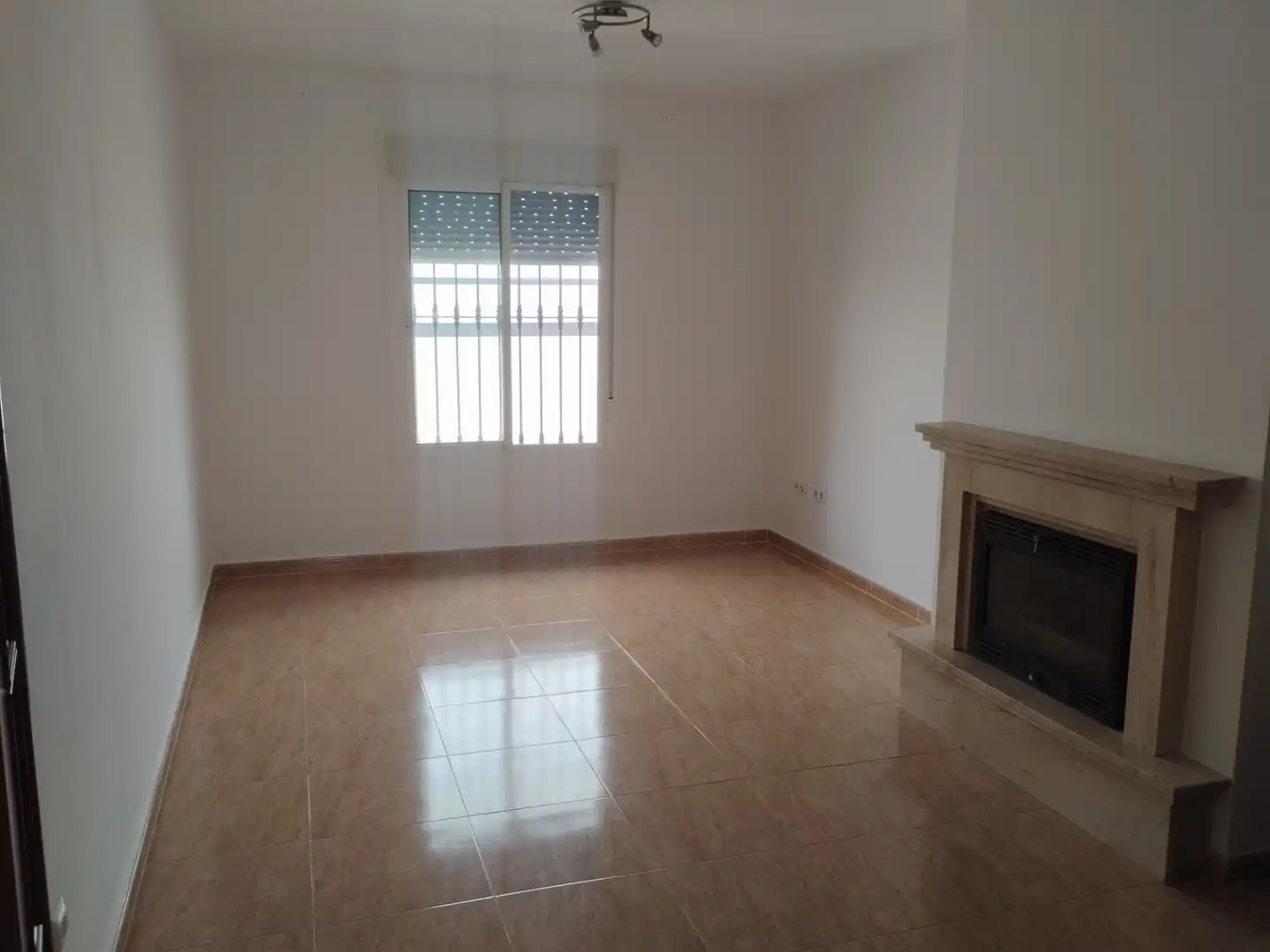 Sala de estar de Casa adosada en venta en La Albuera con Balcón