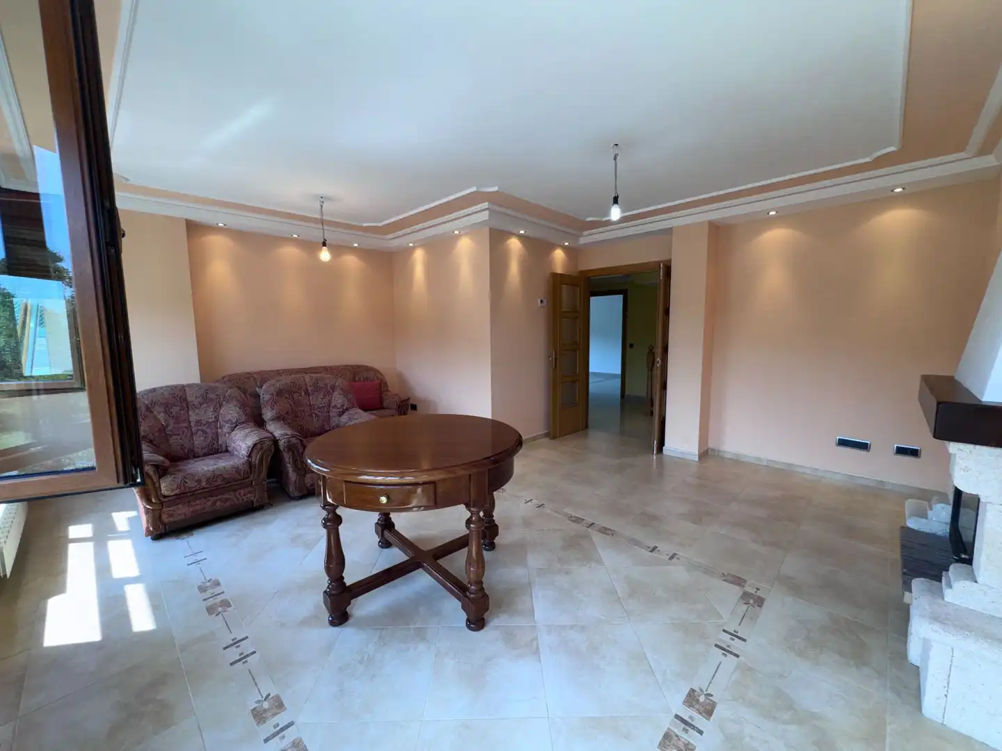 Sala d'estar de Casa o xalet en venda en Siero amb Calefacció, Jardí privat i Terrassa