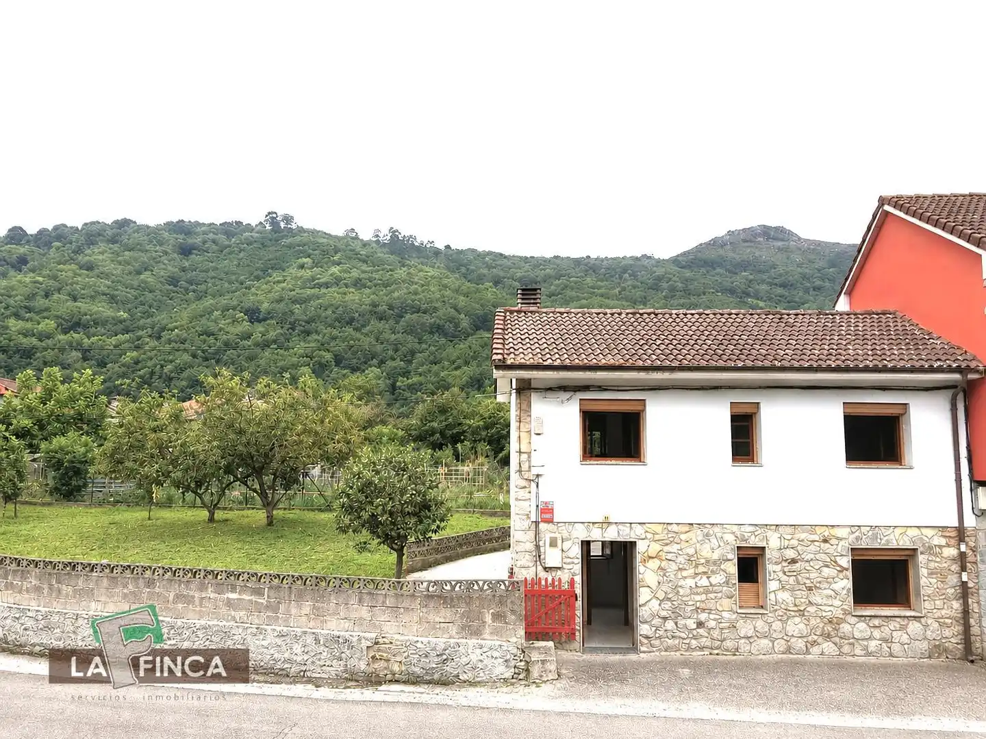 Casa adosada en venda a VEGALENCIA, Ribera de Arriba