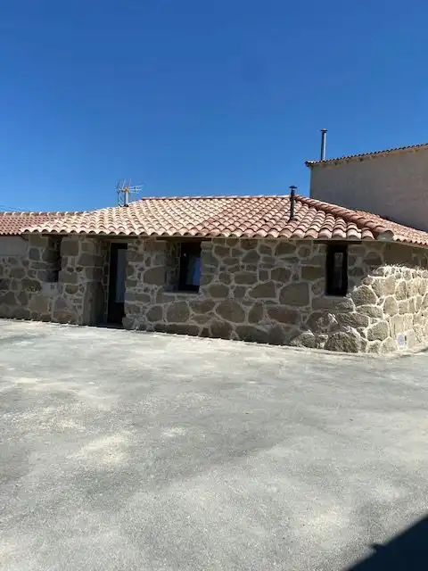 Außenansicht von Haus oder Chalet zur Miete in Padiernos mit Heizung und Möbliert