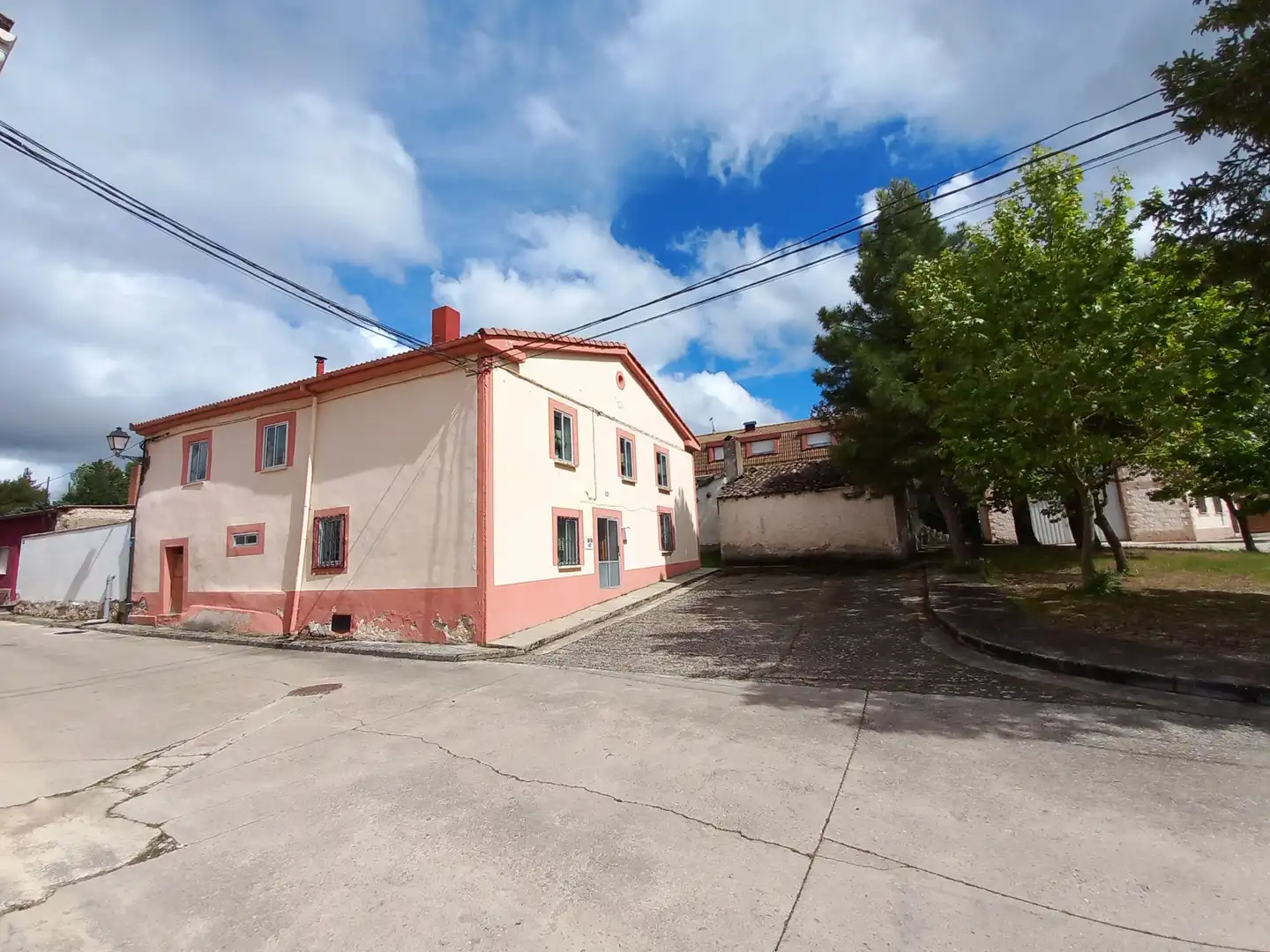 Exterior view of Detached homes for sale in Madrigalejo del Monte  with Heating and Storage room