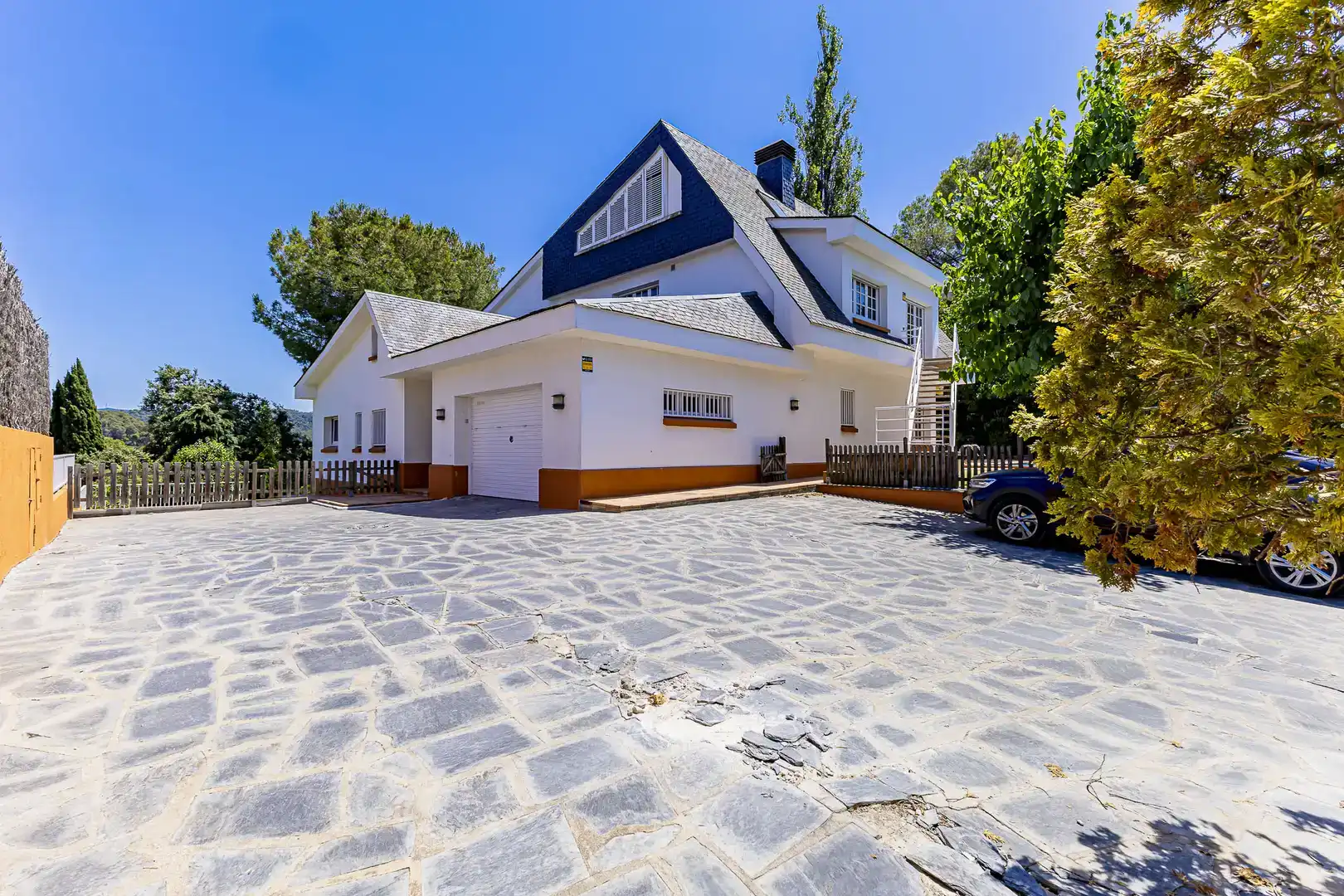 Vista exterior de Casa o chalet de alquiler en Sant Cugat del Vallès con Aire acondicionado, Jardín privado y Parquet