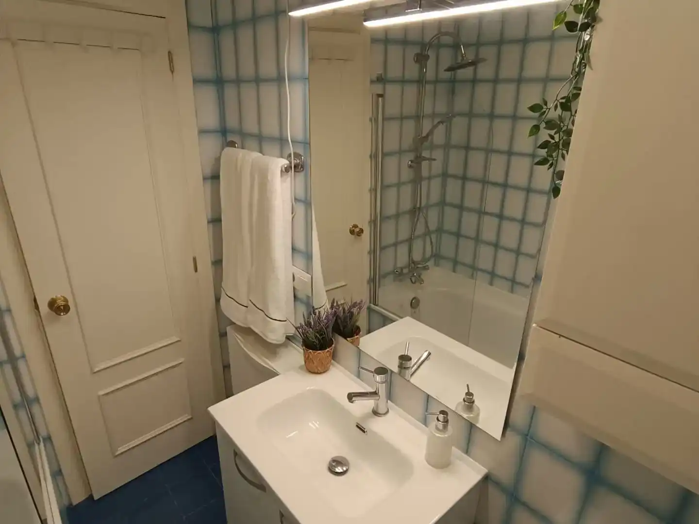 Badezimmer von Wohnung zur Miete in Castrillón